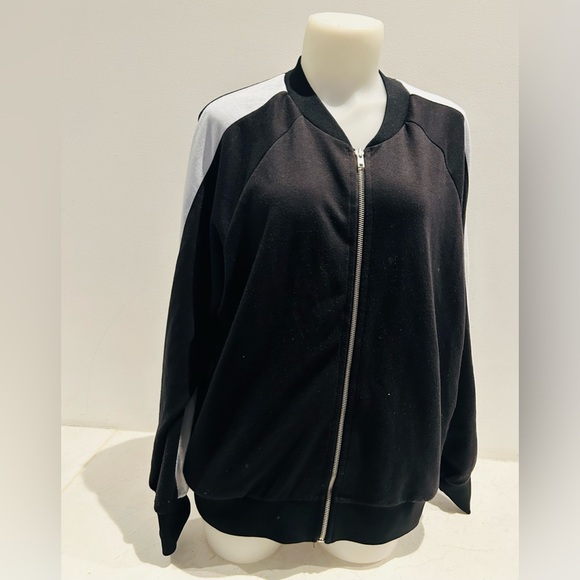 Oak + Fort black and white zip top.Black with white stripe on sleeves& shoulders - Picture 4 of 6